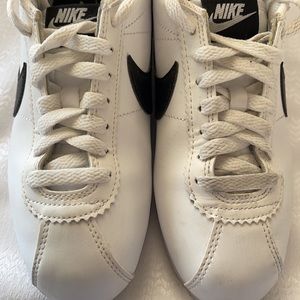 EUC - 100% Authentic Nike Women’s Classic Cortez Leather Running Shoes